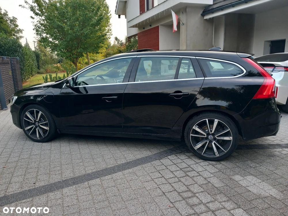 Volvo V60 D6 AWD Plug-in Hybrid Summum - 1