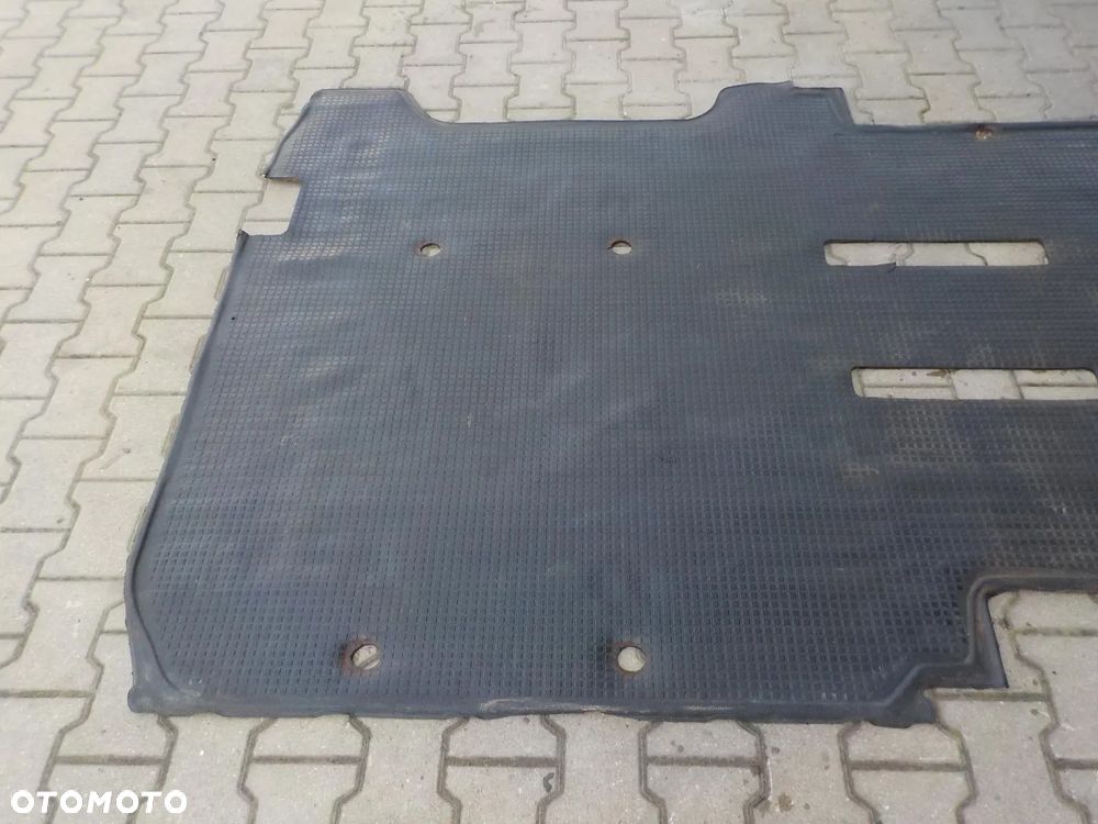 VW T4 96- WYKŁADZINA GUMA PODŁOGA TYŁ KRÓTKI - 4