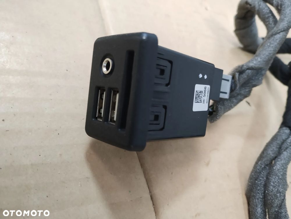 OPEL INSIGNIA A WIĄZKA TUNELU GNIAZDO USB SD AUX PRZETWORNICA AC 230V - 3