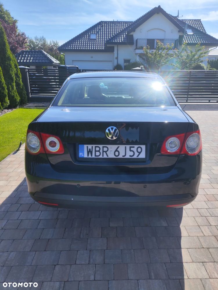 Volkswagen Jetta - 2