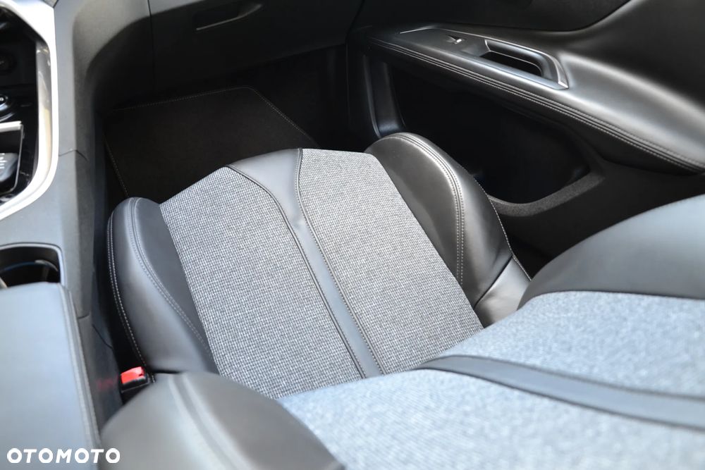 Peugeot 3008 BlueHDi 130 Stop & Start EAT8 Allure - 29