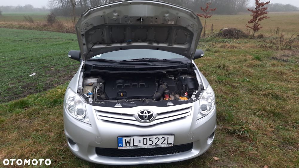 Toyota Auris 1.6 2010 - 21