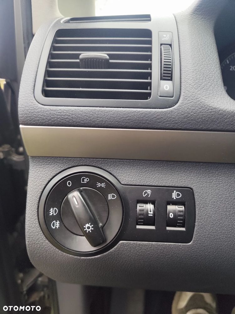 Volkswagen Touran 1.9 TDI Highline - 38