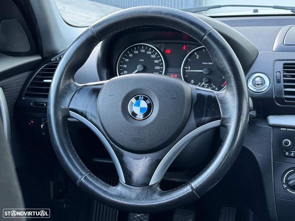 BMW 118 d Line Urban - 24