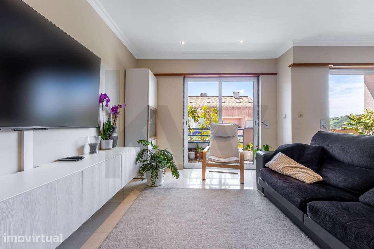 Apartamento T2 com Varanda, Parqueamento e Arrecadação em Tercena - Grande imagem: 3/25