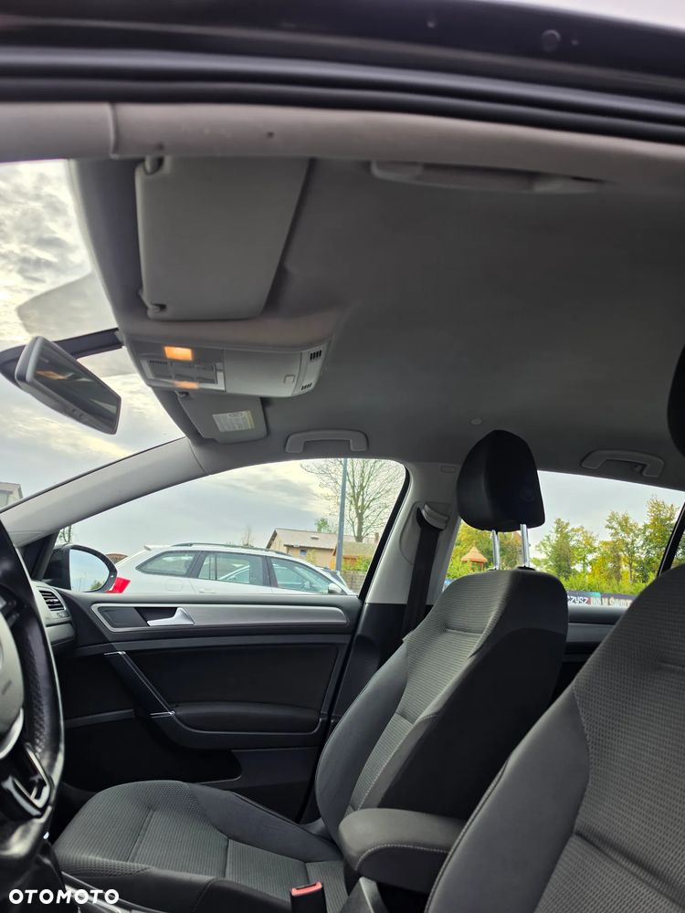 Volkswagen Golf - 10