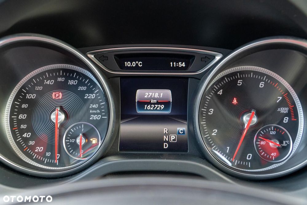 Mercedes-Benz GLA - 37