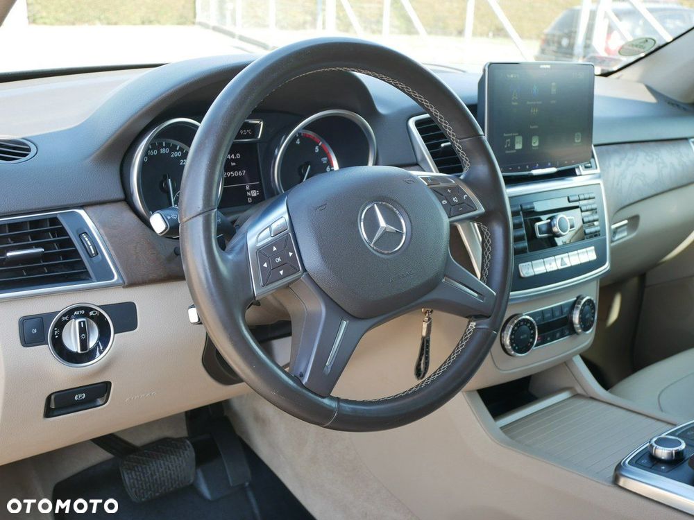 Mercedes-Benz ML - 17