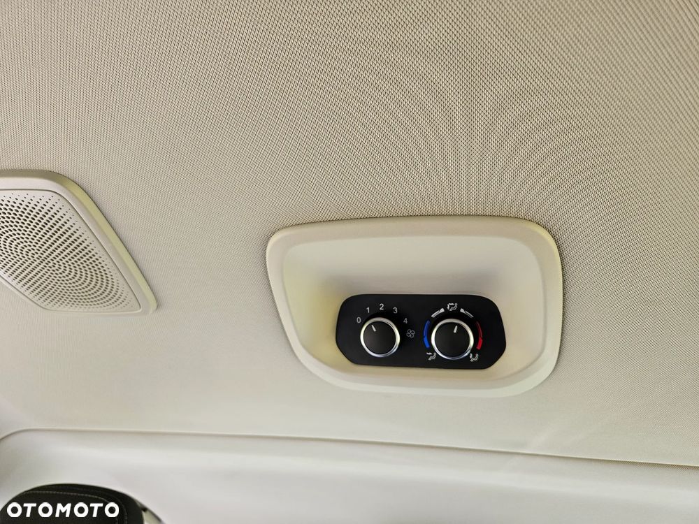 Ford Tourneo Custom - 27