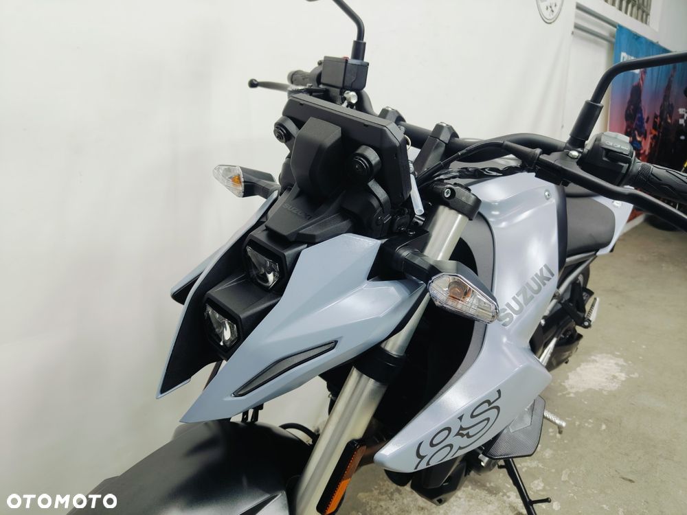 Suzuki GSX - 19