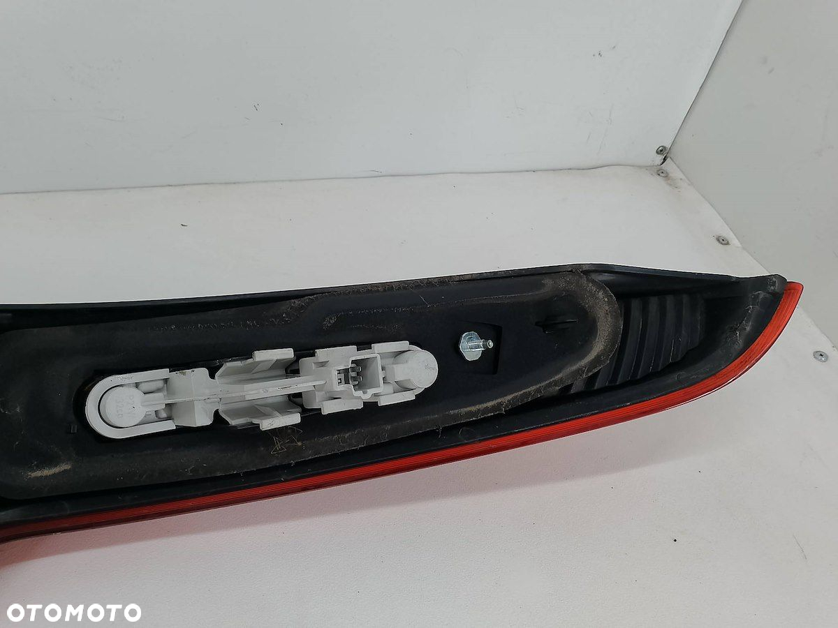 LAMPA TYLNA LEWA VOLVO V50 30698918 KOMBI - 8