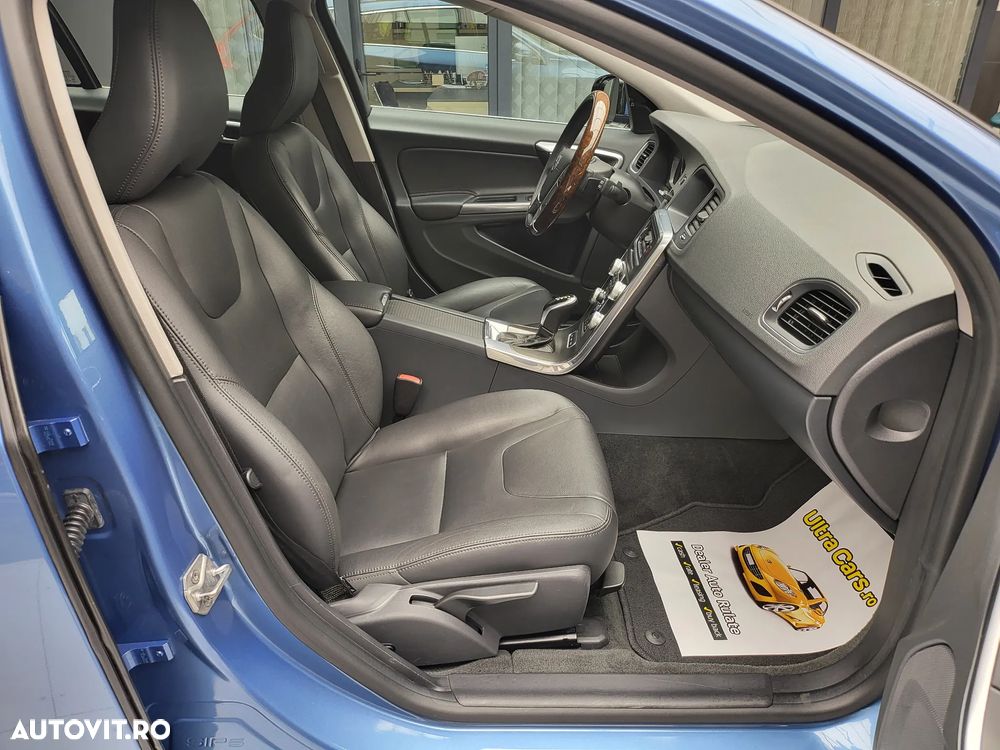 Volvo V60 D6 Plug-In-Hybrid AWD Geartronic Momentum - 12