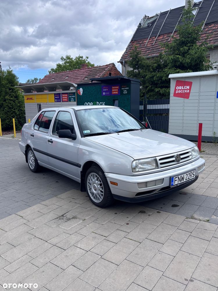 Volkswagen Jetta - 2
