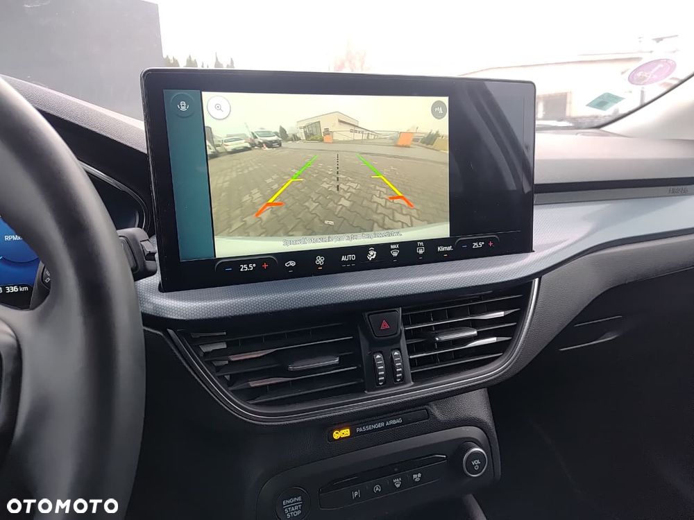 Ford Focus 1.0 EcoBoost Hybrid ACTIVE X - 30