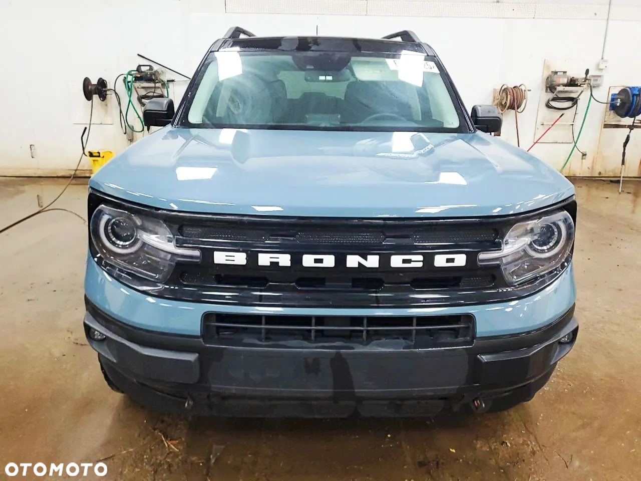 Ford Bronco - 5