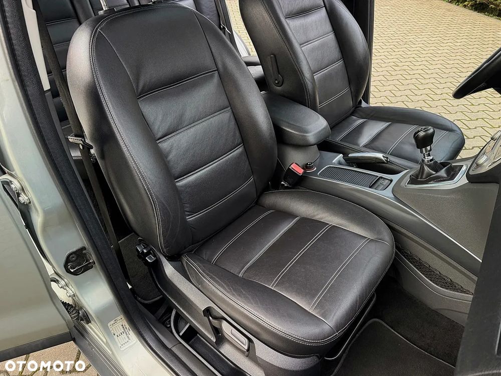 Ford Kuga 2.0 TDCi 2x4 Titanium - 33