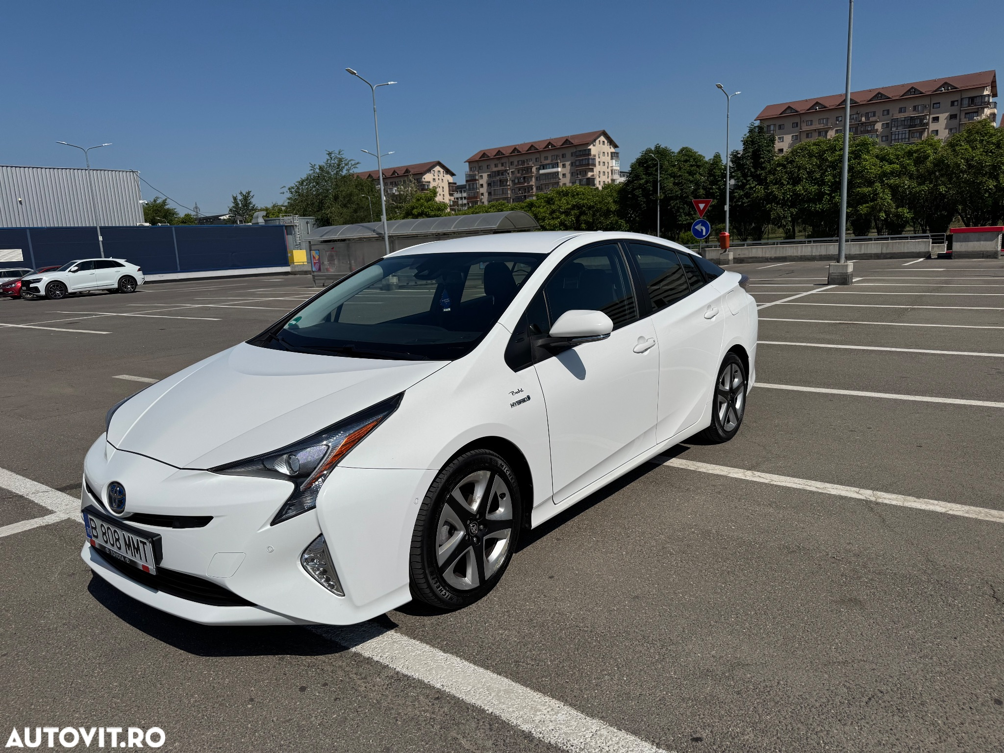 Toyota Prius (Hybrid) Executive - 12