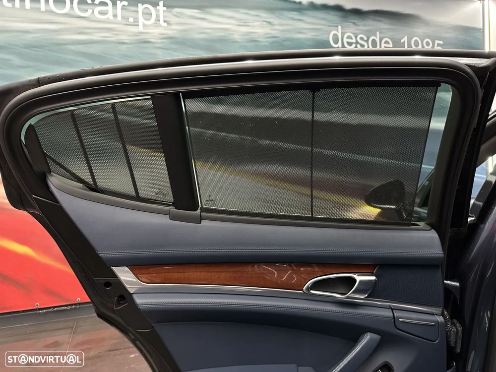 Porsche Panamera Turbo PDK - 21