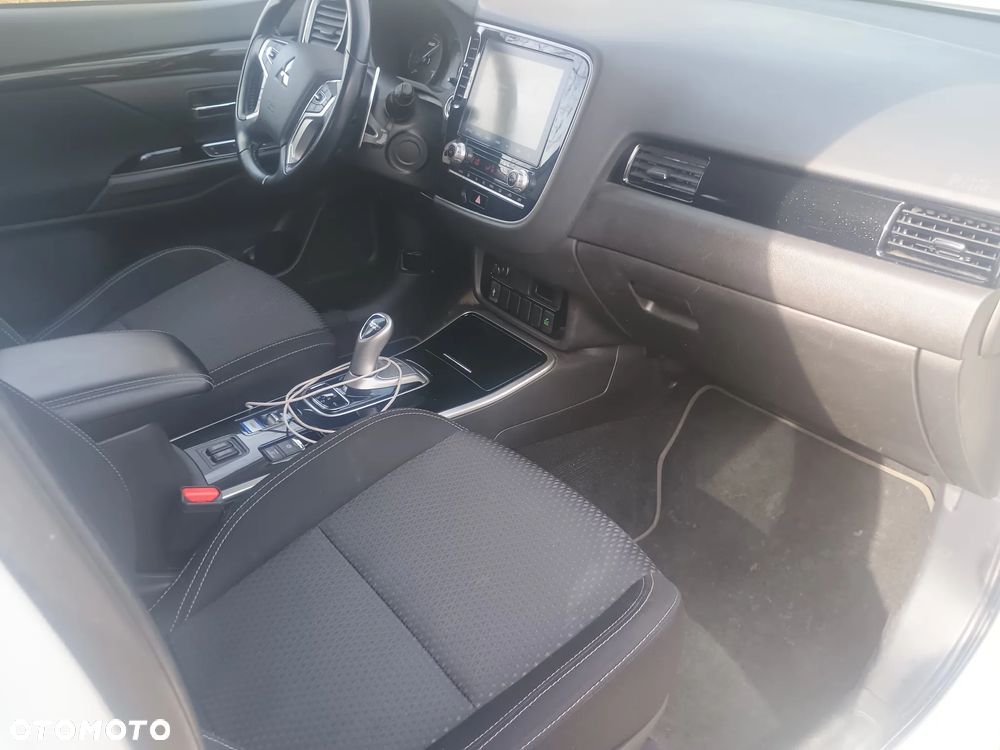 Mitsubishi Outlander - 16