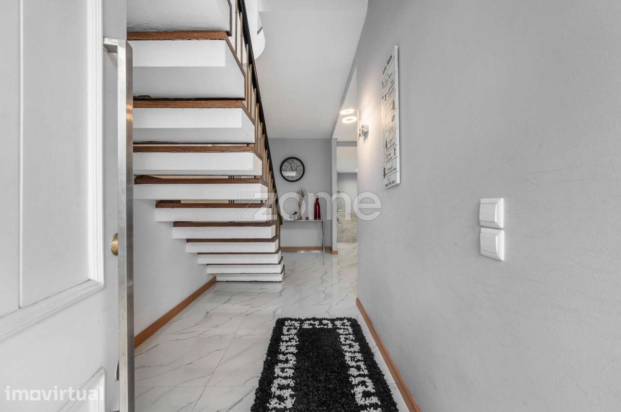 Moradia T4 c/ 275 m2 |Logradouro|Garagem|Anexos| Senhora da Hora - Grande imagem: 2/40