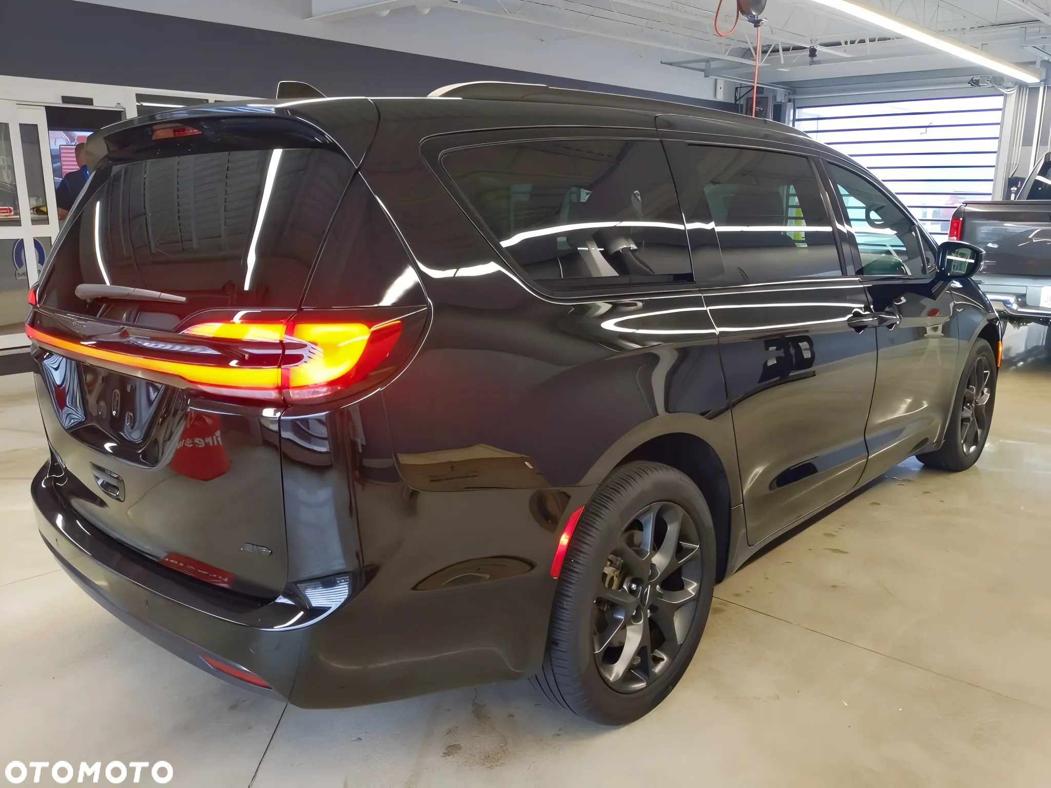 Chrysler Pacifica - 5