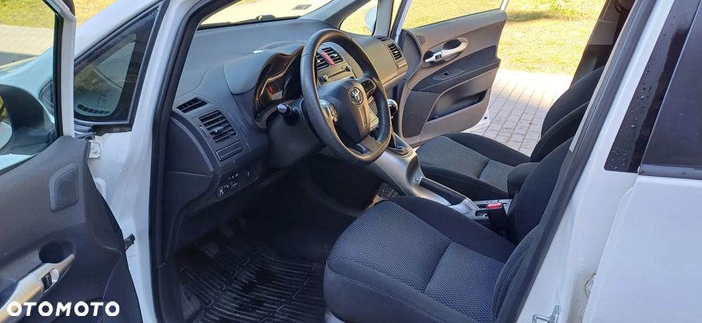 Toyota Auris - 10