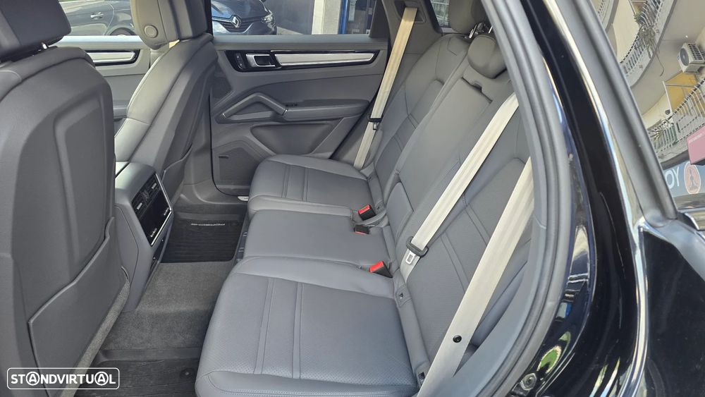 Porsche Cayenne - 23
