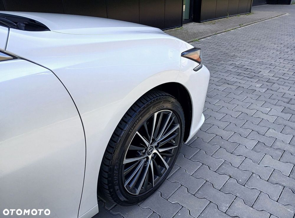 Lexus ES - 12