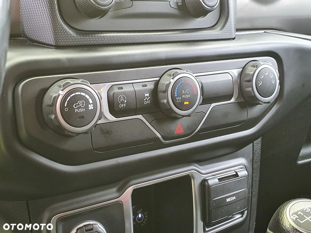 Jeep Wrangler - 22
