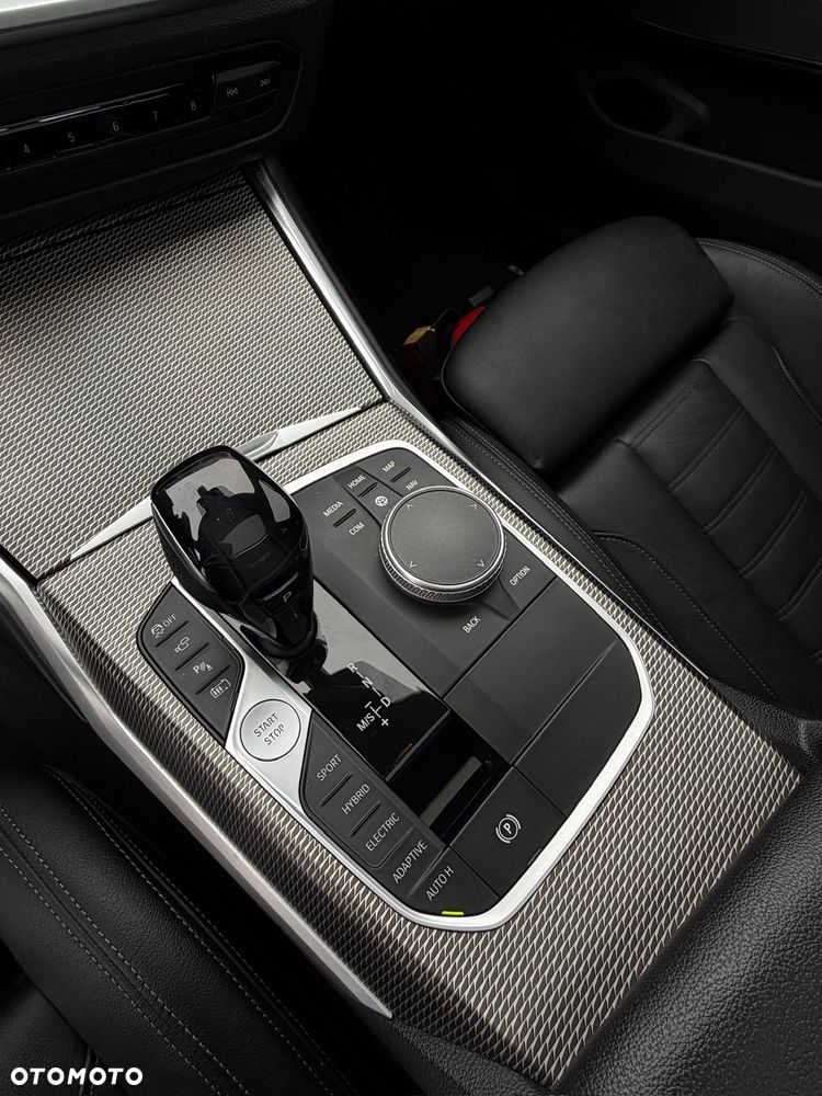BMW Seria 3 330e M Sport sport - 16