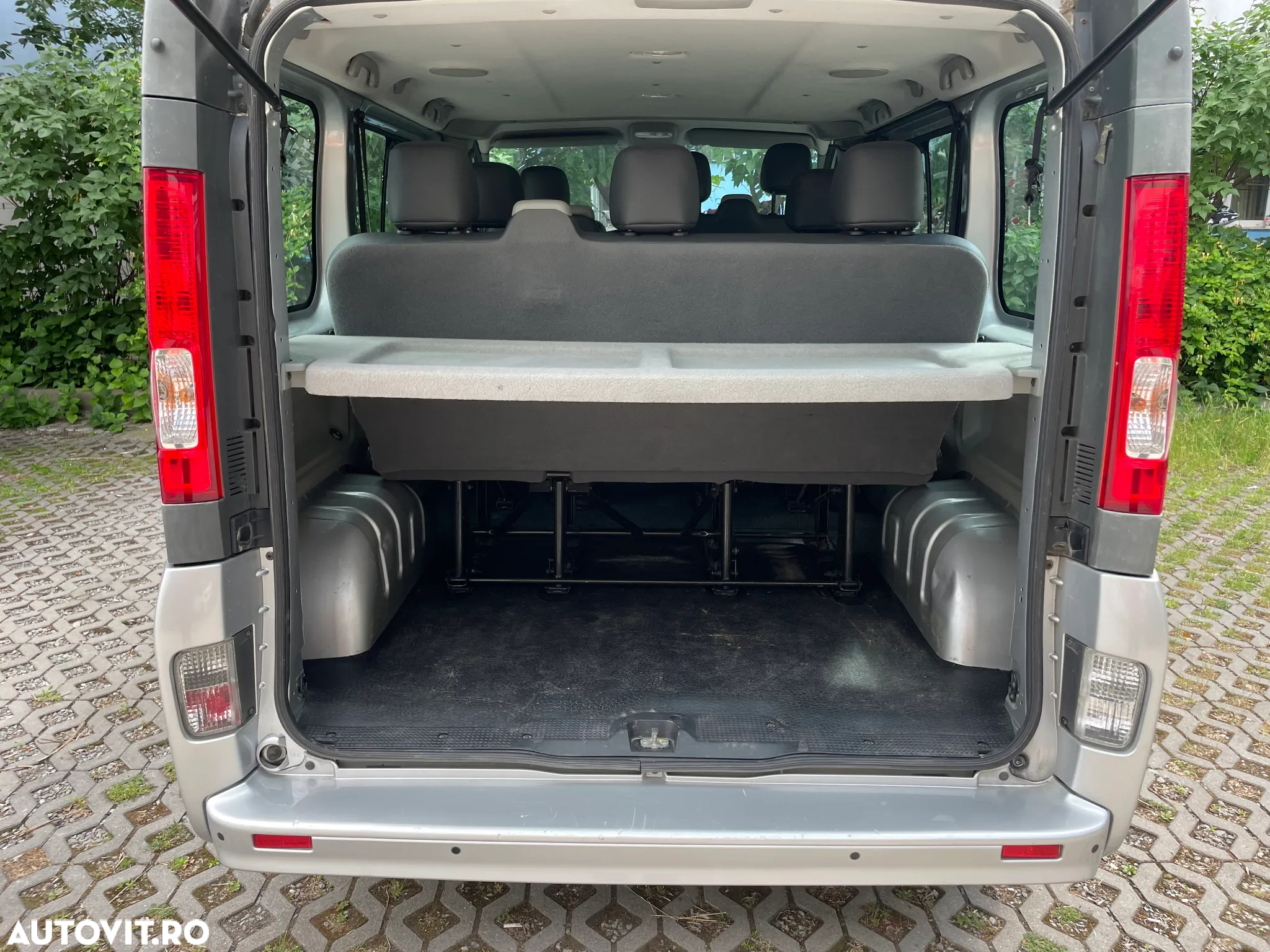 Renault Trafic 2.0 dCi 115 Passenger Expression - 11