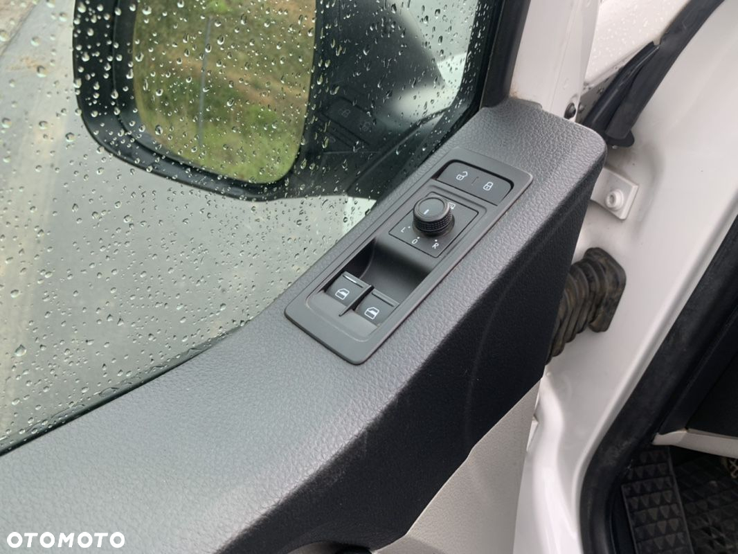 Volkswagen Transporter - 11