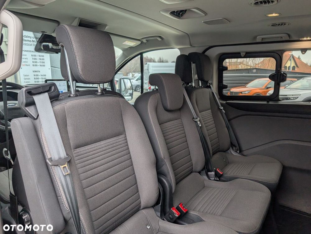 Ford Tourneo Custom - 33
