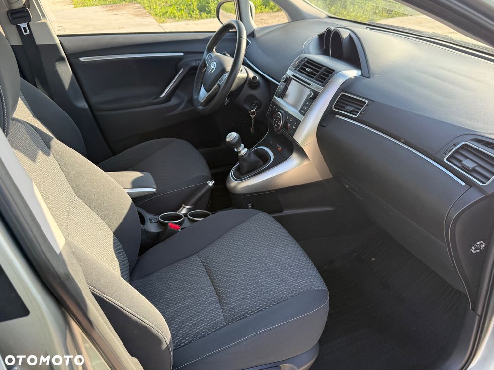Toyota Verso 2.0 D-4D 5-Sitzer Executive - 34