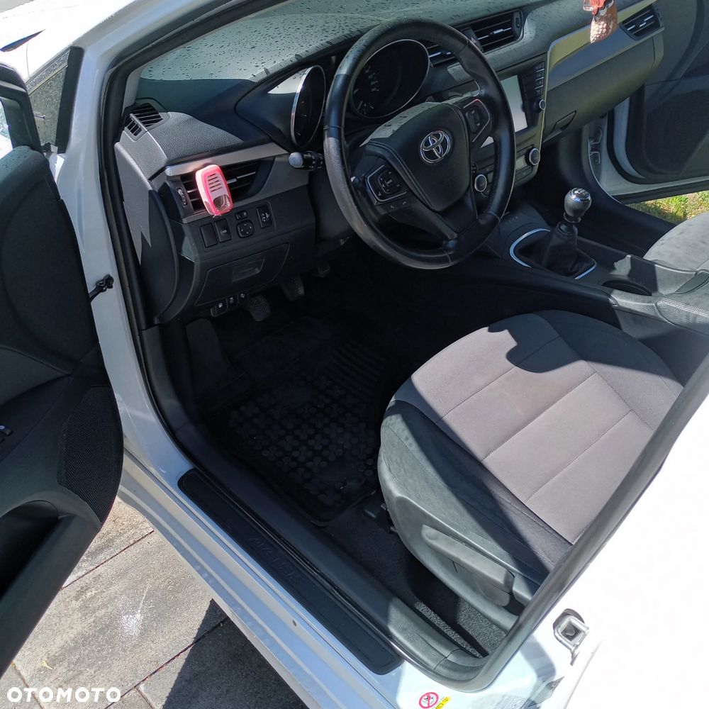 Toyota Avensis - 17