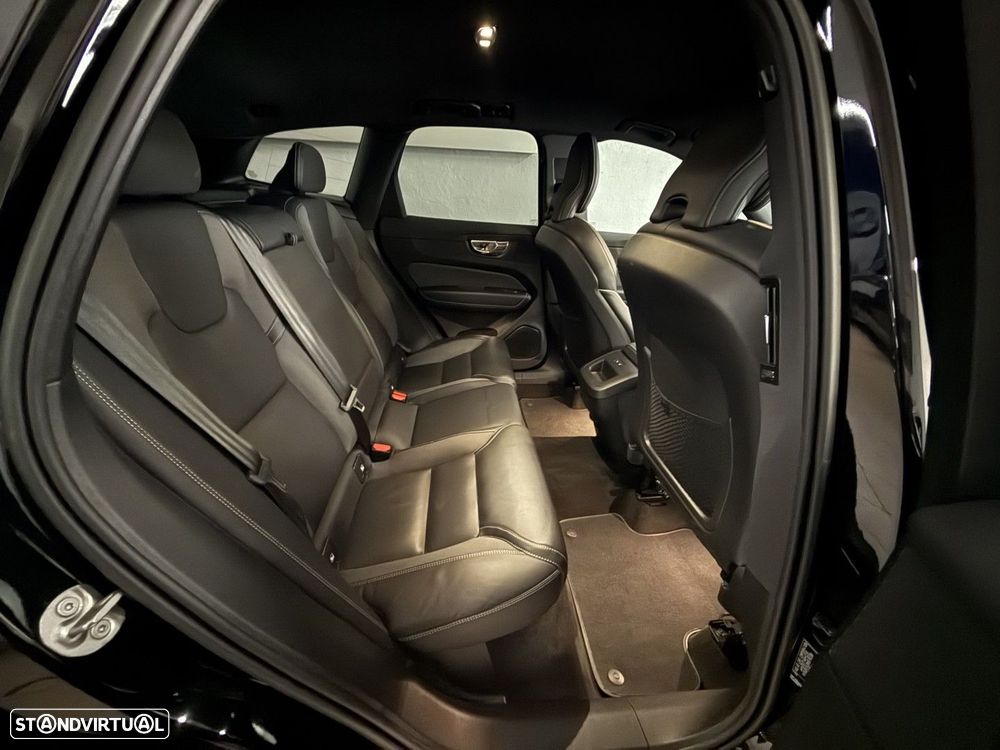 Volvo XC 60 2.0 B4 Plus Dark - 11