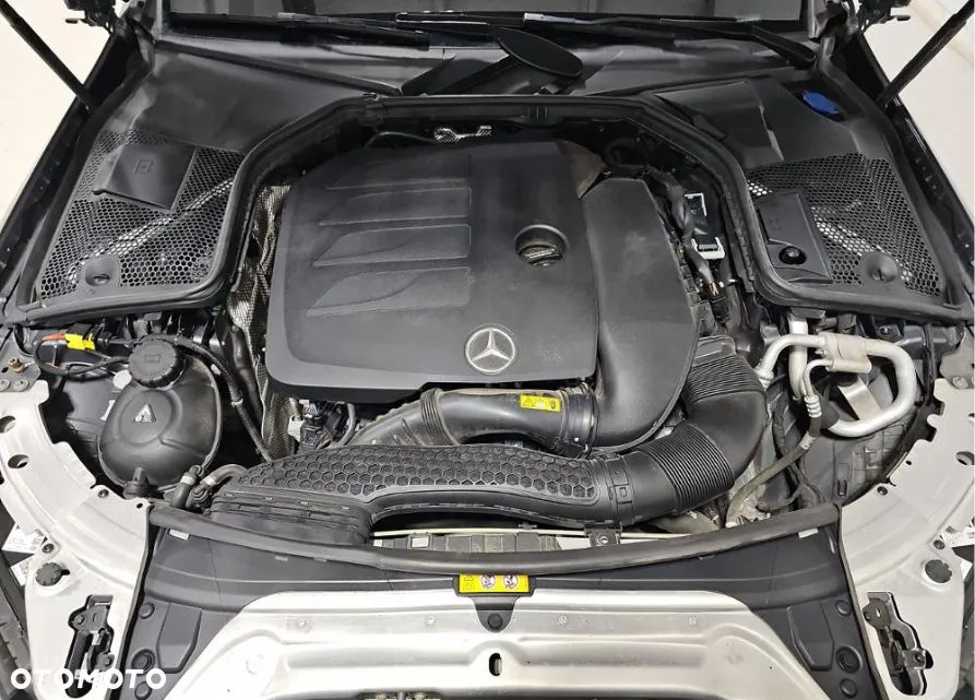 Mercedes-Benz Klasa C 300 4Matic 9G-TRONIC AMG Line - 13