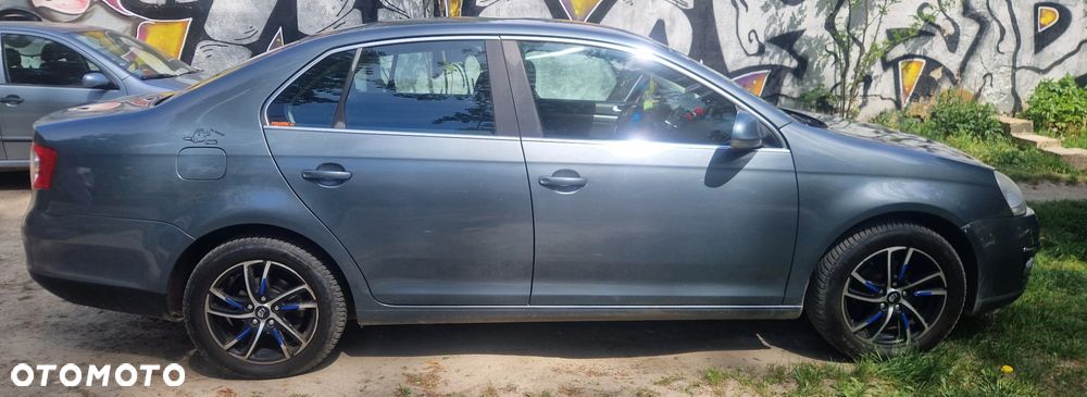 Volkswagen Jetta 1.6 FSI Comfortline - 4