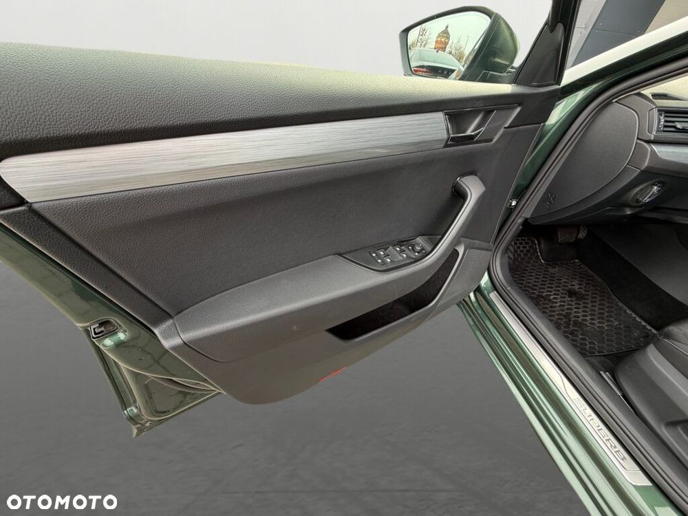 Skoda Superb 2.0 TDI SCR Ambition DSG - 33