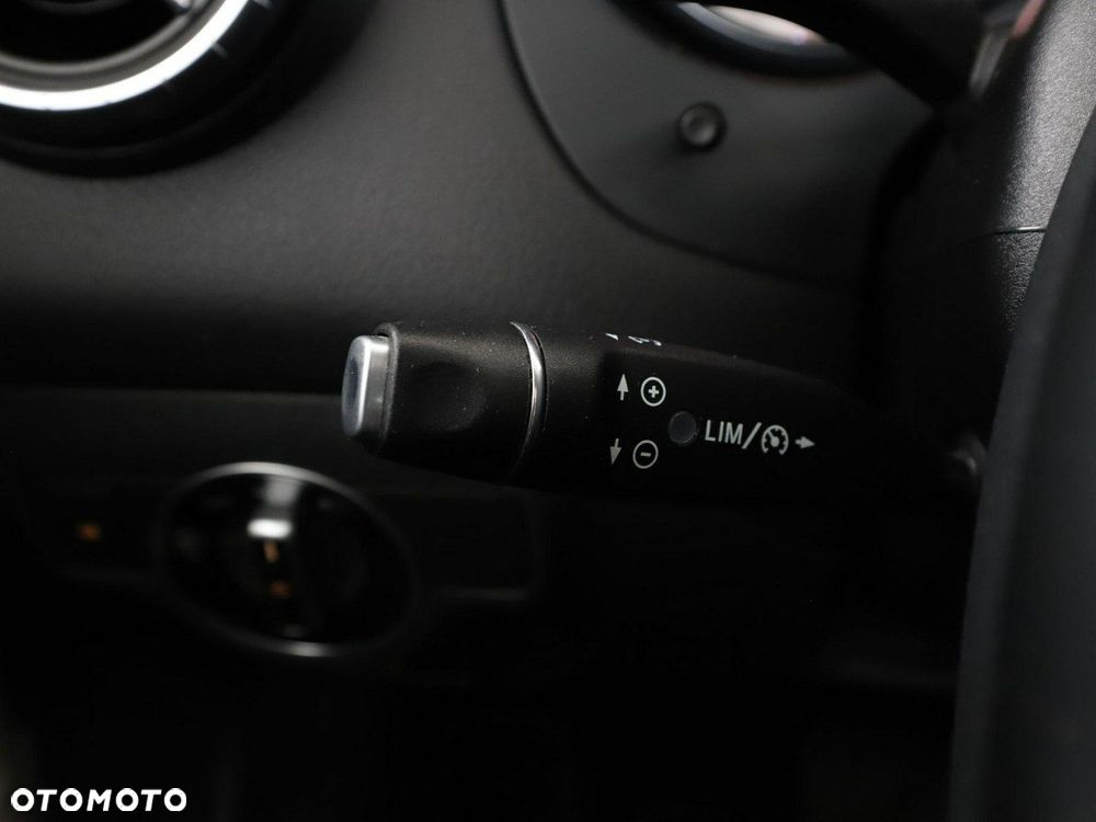 Mercedes-Benz CLA 200 7G-DCT Urban - 31