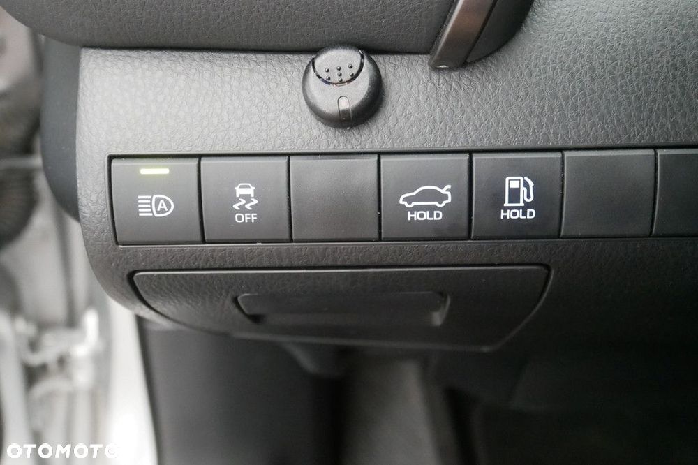 Toyota Camry 2.5 Hybrid Comfort CVT - 26
