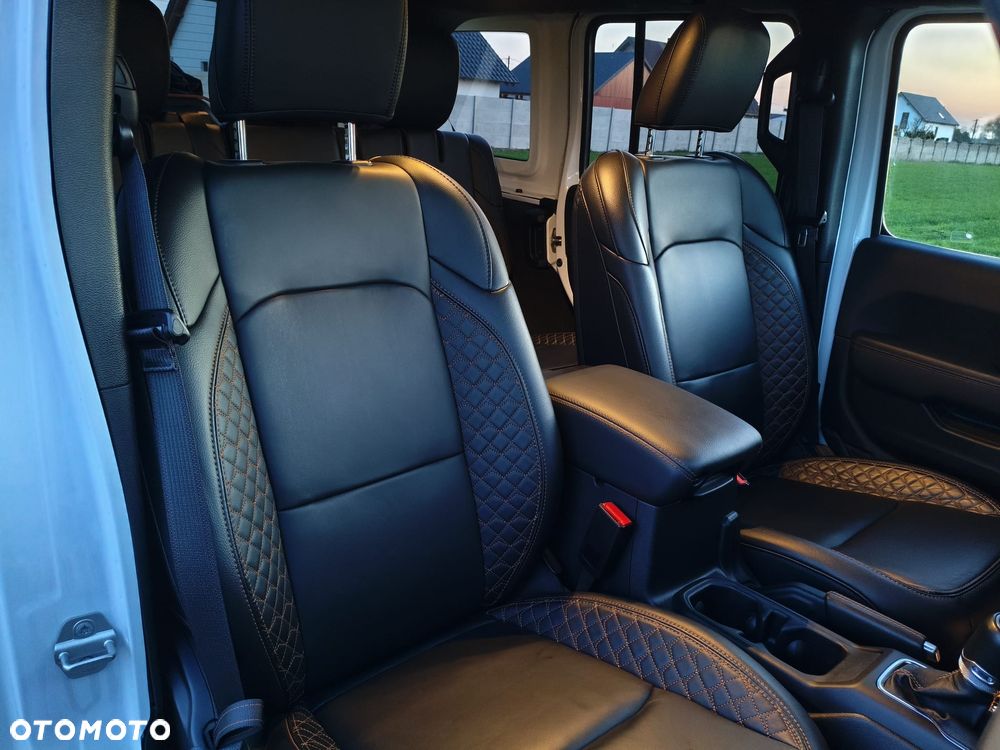 Jeep Wrangler - 16