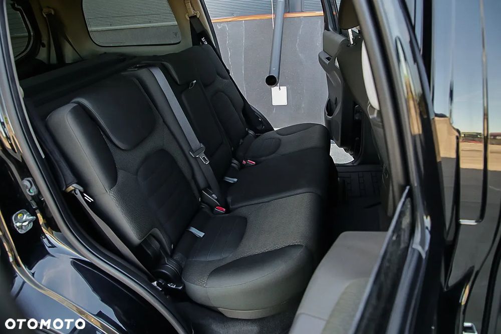 Nissan Pathfinder 2.5 D LE EU5 - 16