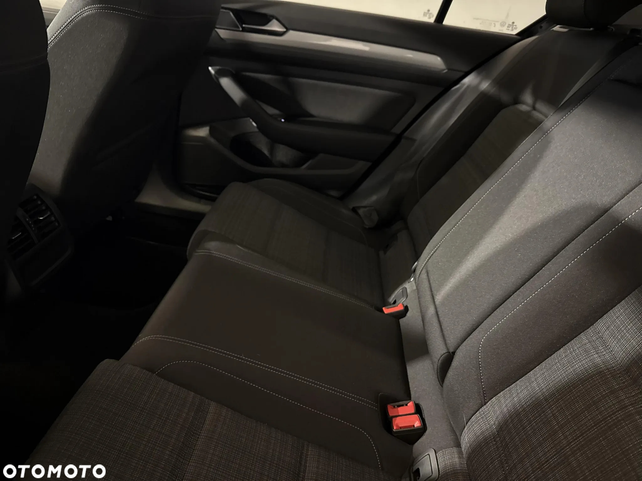Volkswagen Passat - 21
