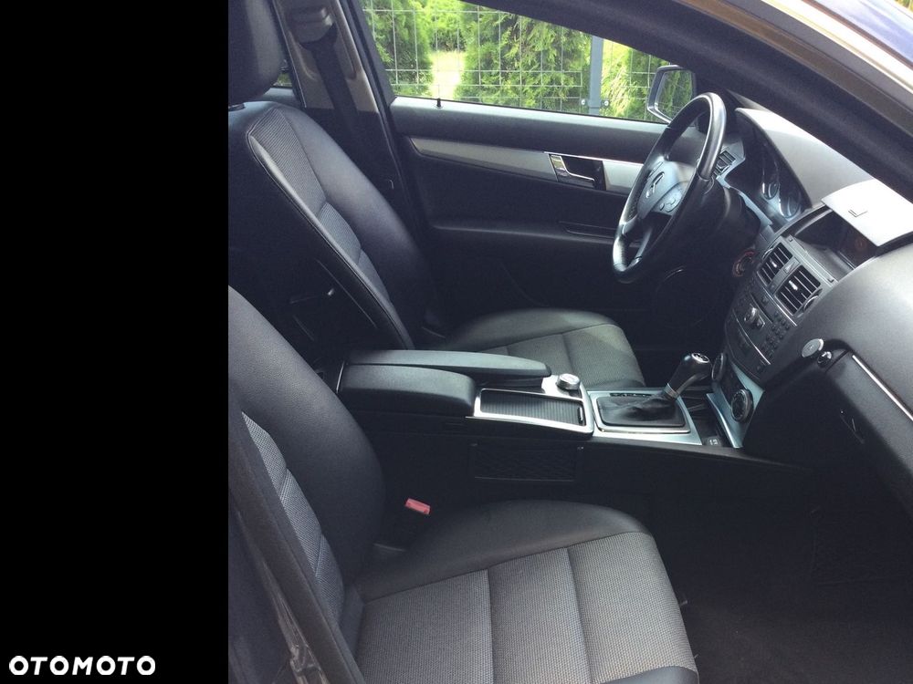 Mercedes-Benz Klasa C 250 CGI BlueEff Avantgarde - 13