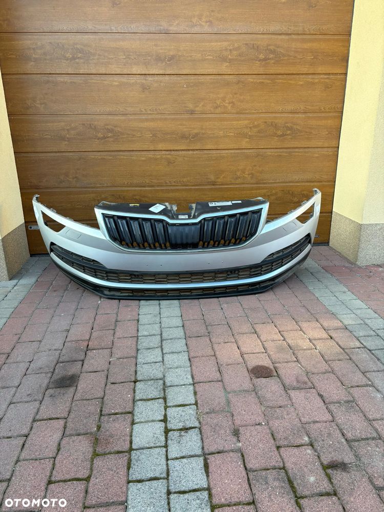 ZDERZAK PRZÓD PRZEDNI SKODA KAROQ 2017- 6x pdc,spryski LA7W - 4