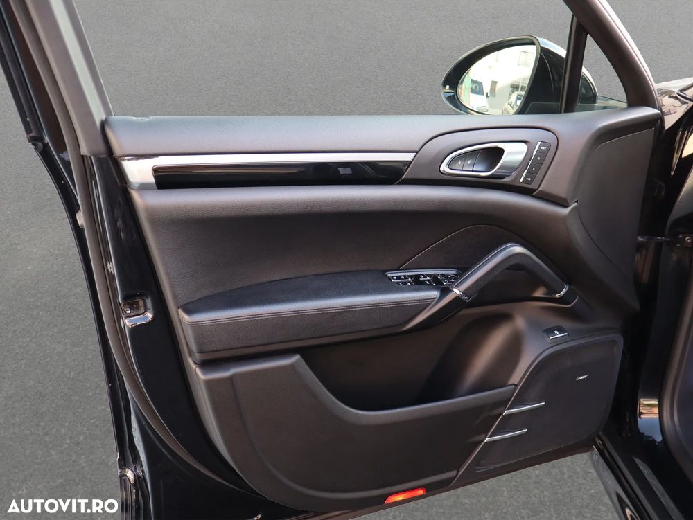 Porsche Cayenne Hybrid 3.0 L S E - 11