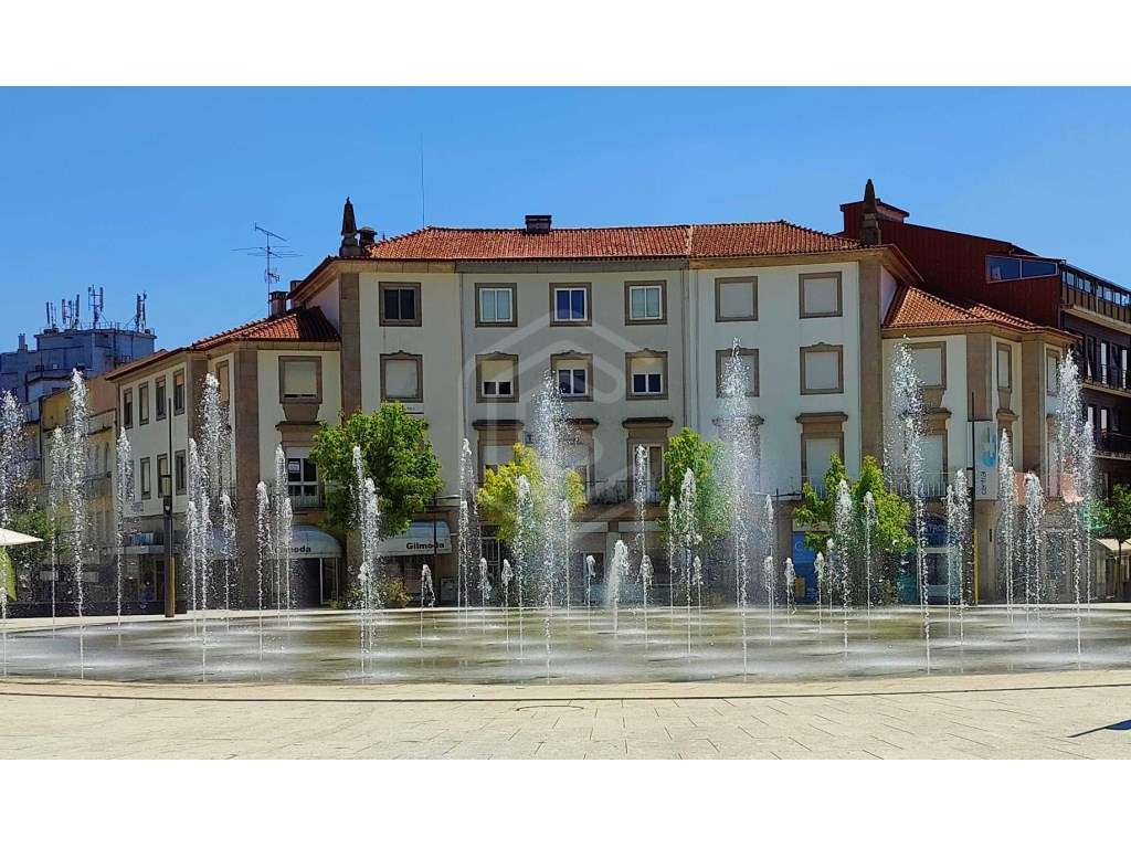Espaço Comercial na praça Luís Ribeiro em S. João da Madeira - Grande imagem: 3/6
