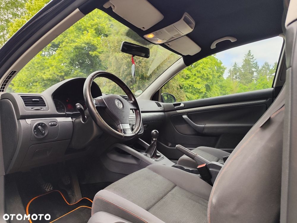 Volkswagen Golf - 6