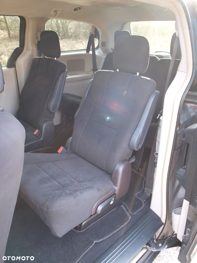 Chrysler Town & Country - 28